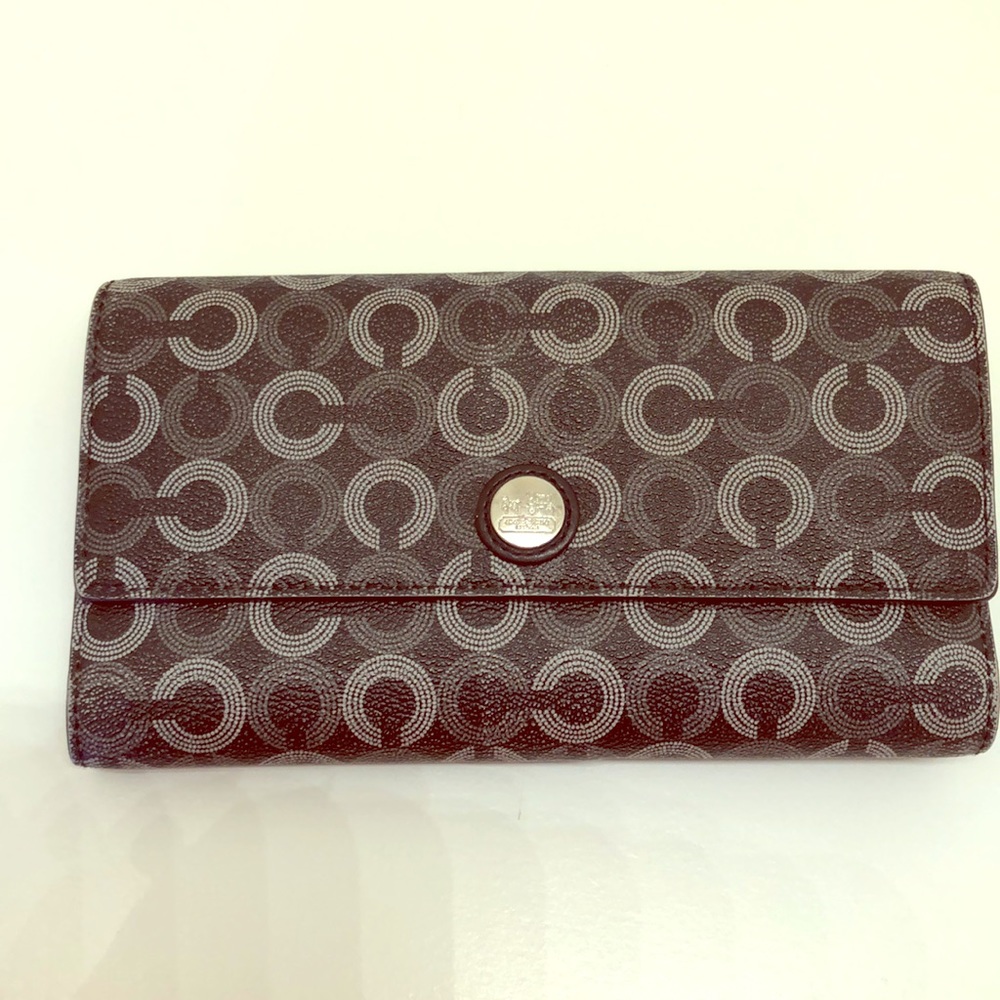 Coach Wallet with lavender inside